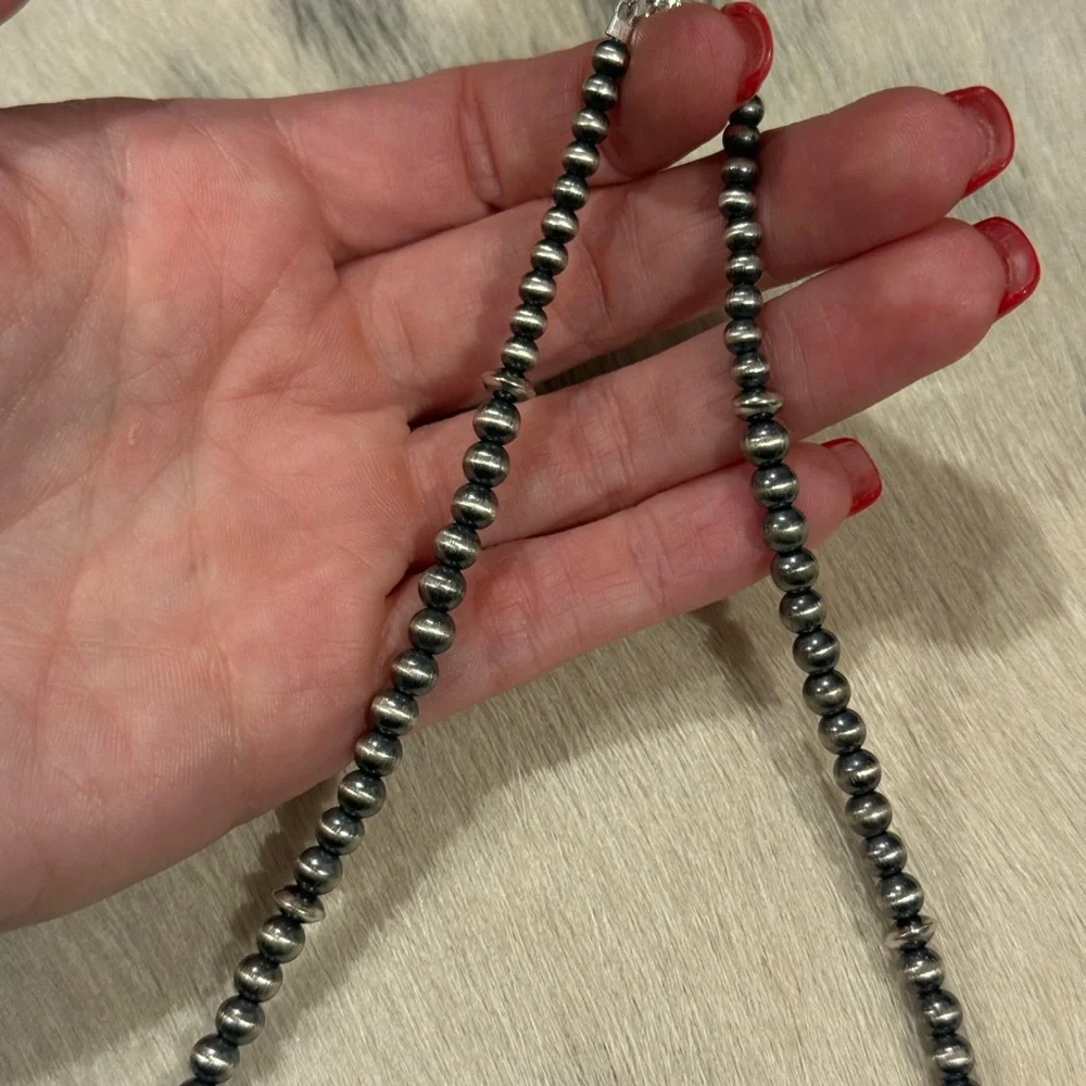 Native American Sterling Silver Graduated 5mm Navajo Pearl Saucer Necklace 18”